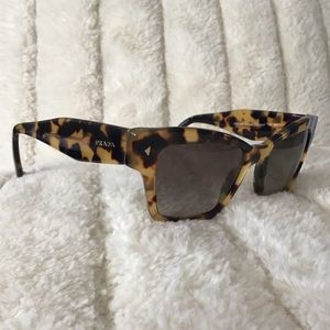 NEW✨PRADA tortoise sunglasses😎